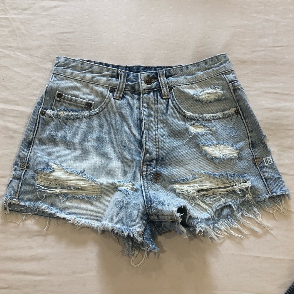 ❤️KSUBI❤️ Denim Distressed Shorts Light Blue 24